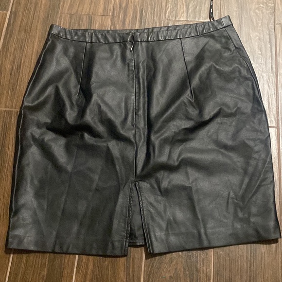 COPY - City Chic faux leather skirt - Picture 2 of 6